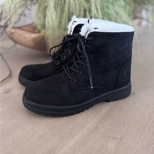 Black Suede Lace Up Boots with White Fur Lining (Size 8)
